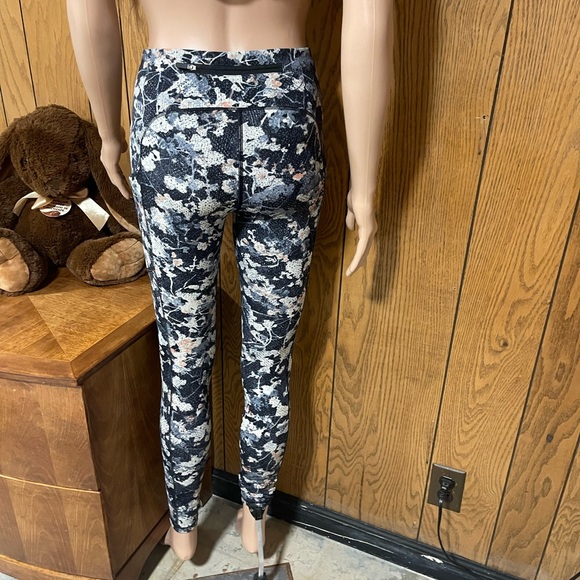 Lululemon"Speed Up Tight * Full-On Luxtreme 28" Spring Bloom Multi ... - Picture 15 of 16